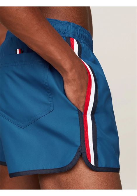 Costume Tommy Jeans Global Stripe Short Length Avio Uomo TOMMY HILFIGER SWIMWEAR | Costumi | UM0UM03217-C30